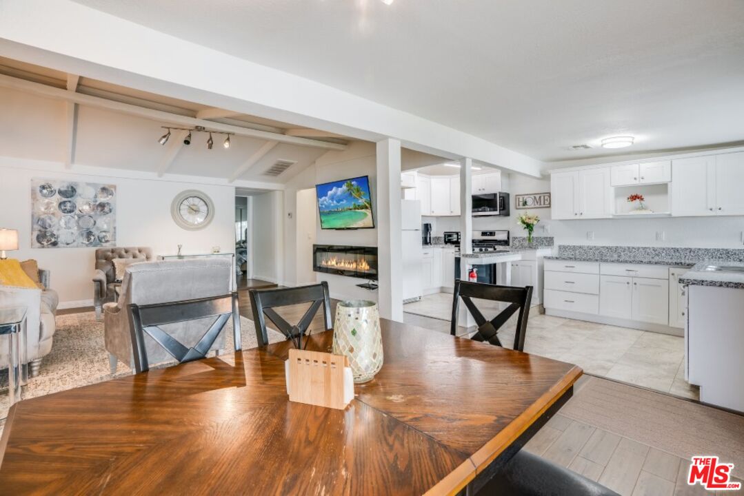 5514 Woodman Avenue Sherman Oaks, CA 91401 - Photo 9 of 34