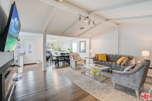 $4,200 | 5514 Woodman Avenue, Sherman Oaks, CA 91401