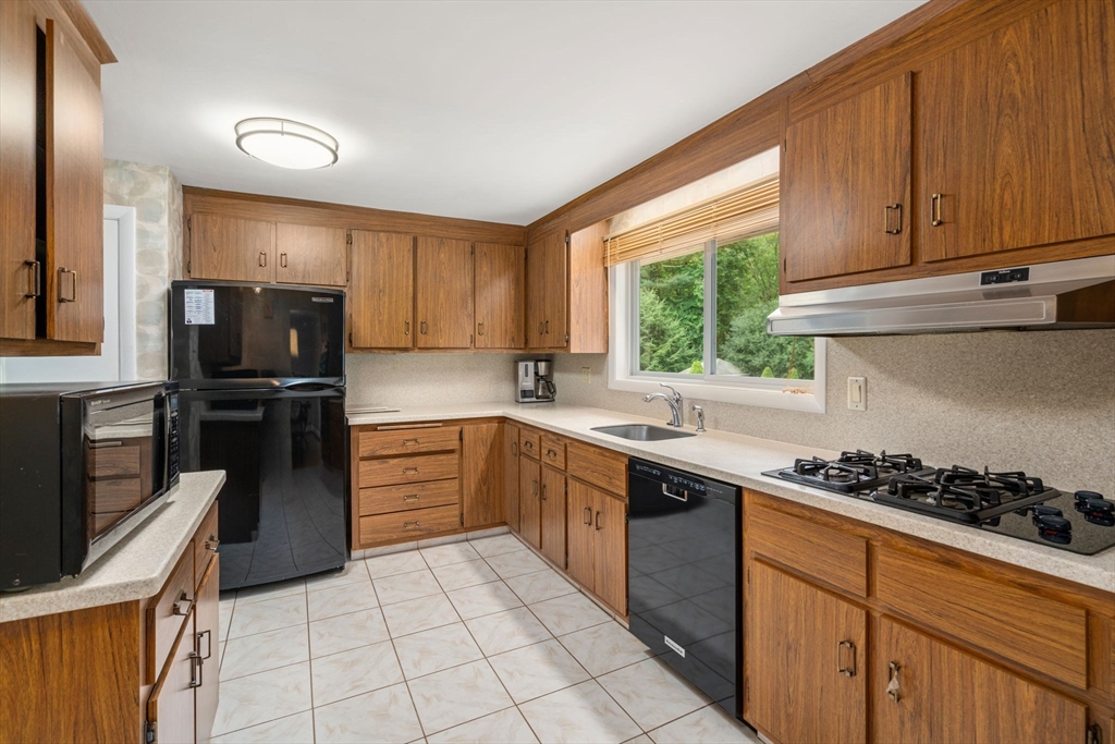 160 Country Way Needham, MA 02492 - Photo 4 of 15 Gallery Image 4