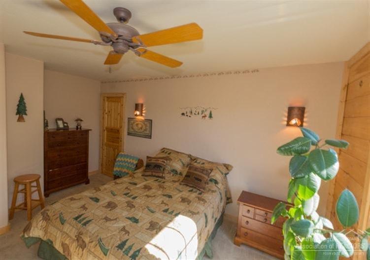 54265 Huntington Road Bend, OR 97707 - Photo 19 of 24 Guest bedroom
