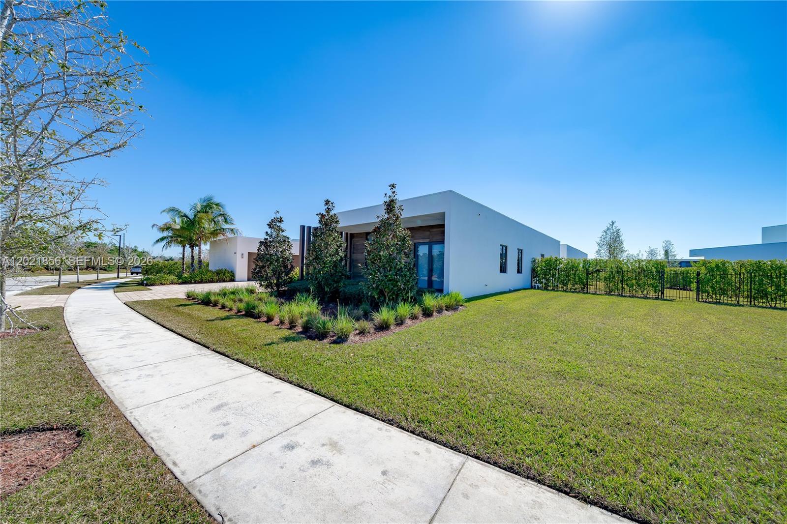 16600 Sunset Way Weston, FL 33326 - Photo 11 of 80