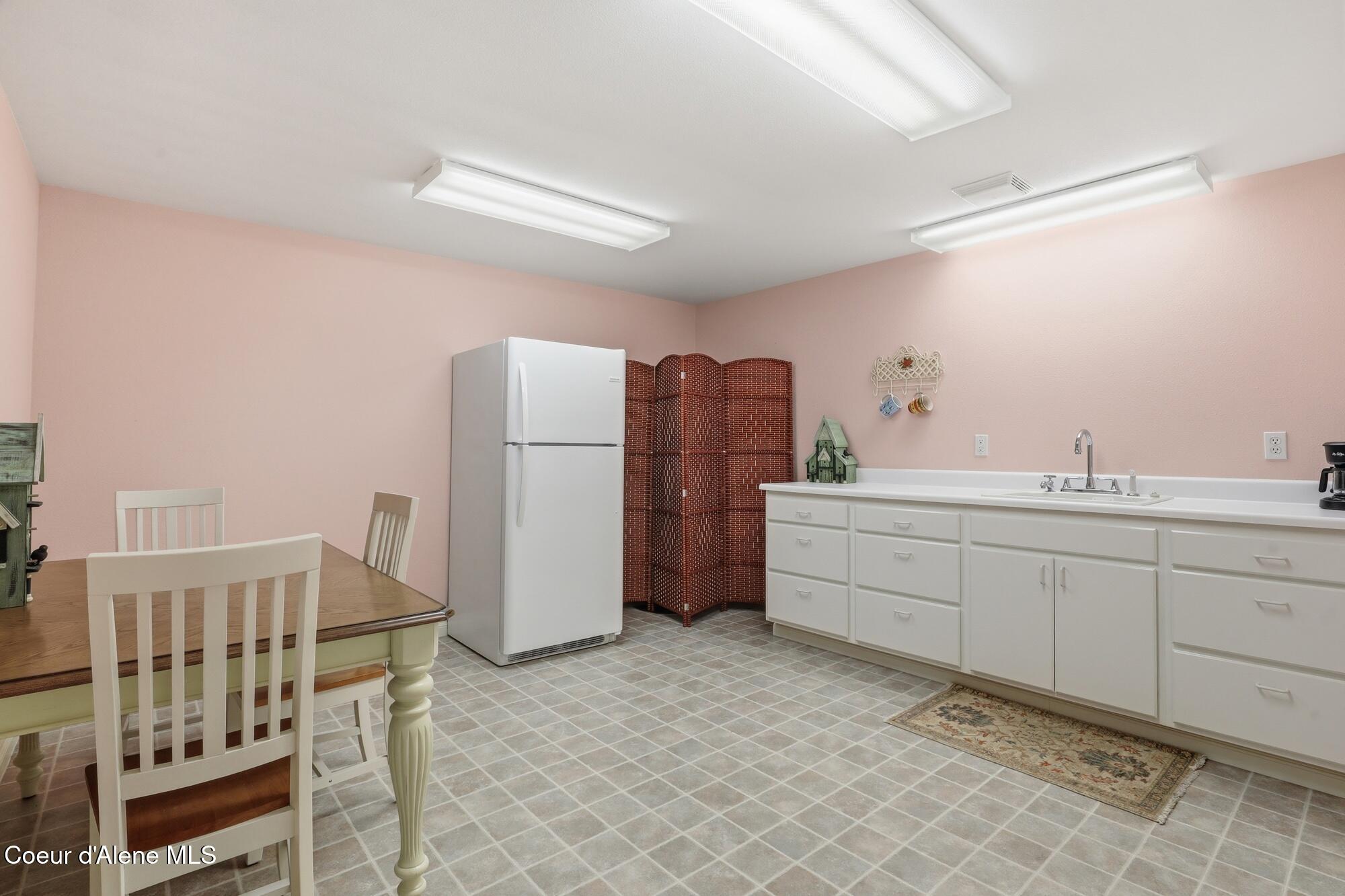 6909 West Ridgeway Road Deer Park, WA 99006 - Photo 42 of 70 downstairs kitchenette