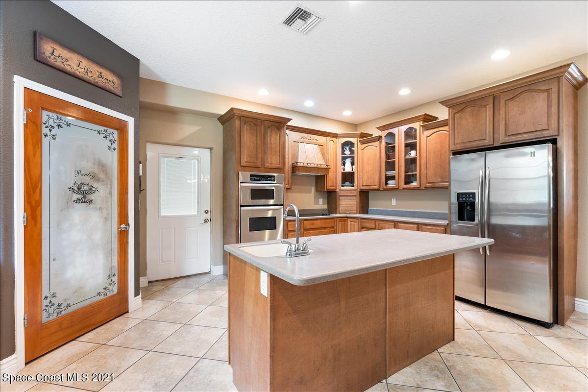 1120 Reed Grove Road Oak Hill, FL 32759 - Photo 16 of 40 kitchen