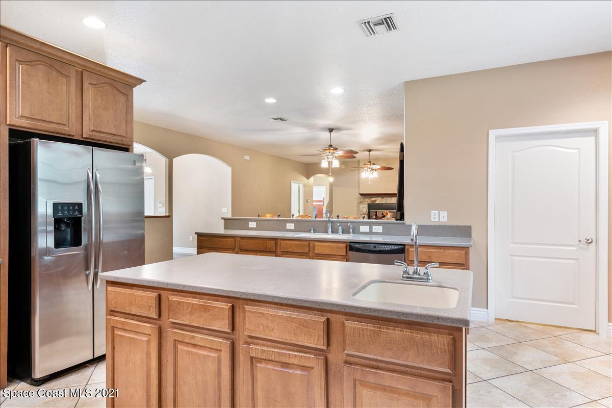 1120 Reed Grove Road Oak Hill, FL 32759 - Photo 17 of 40 kitchen