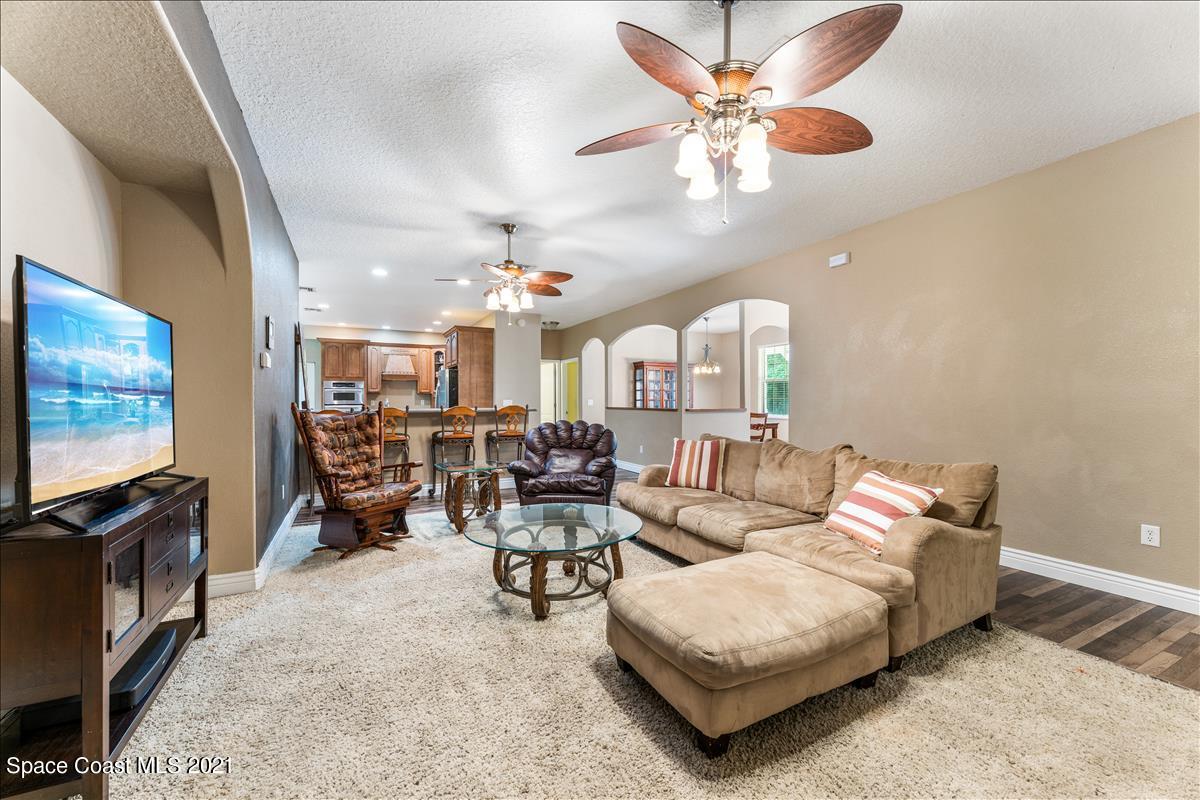 1120 Reed Grove Road Oak Hill, FL 32759 - Photo 10 of 40 livingroom