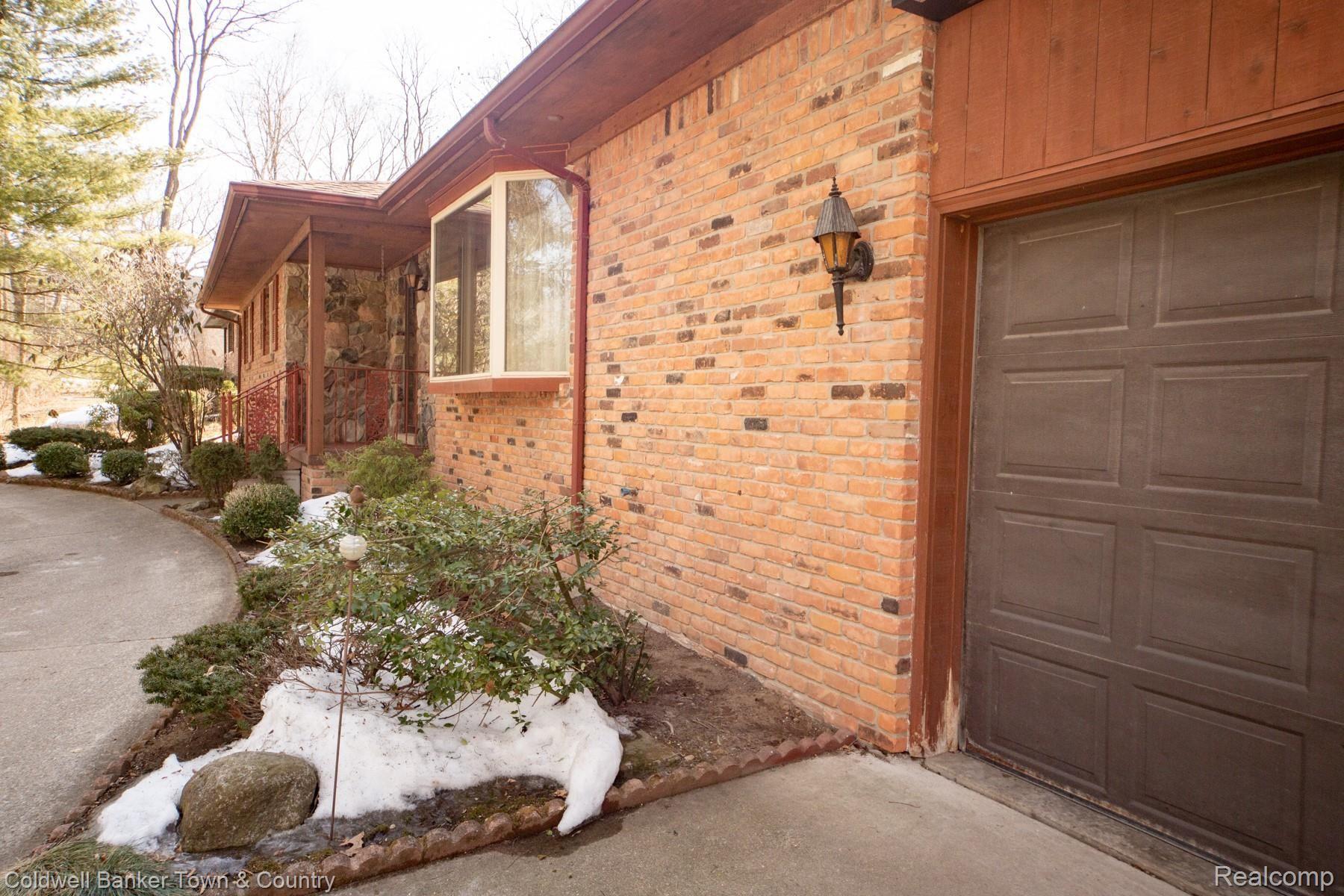 7214 Cowell Road Brighton, MI 48116 - Photo 44 of 65 IMG_0310.JPG