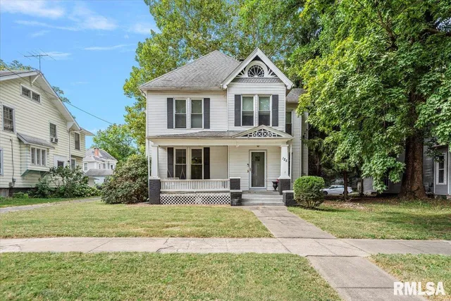 $189,900 | 125 Westminster Street, Jacksonville, IL 62650