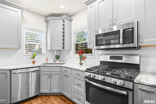 $189,900 | 125 Westminster Street, Jacksonville, IL 62650