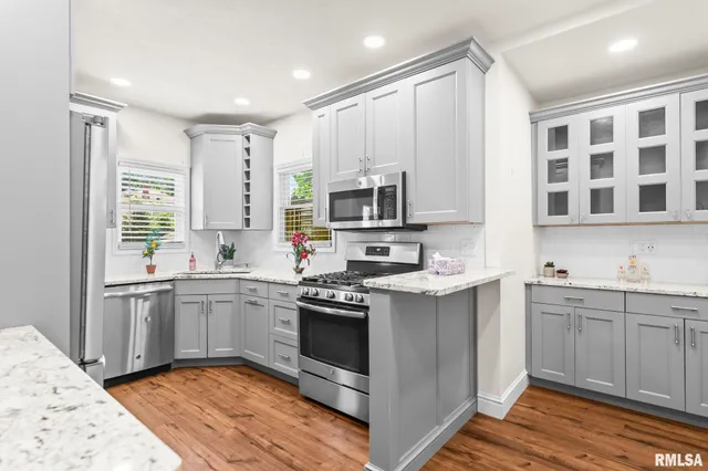 $189,900 | 125 Westminster Street, Jacksonville, IL 62650