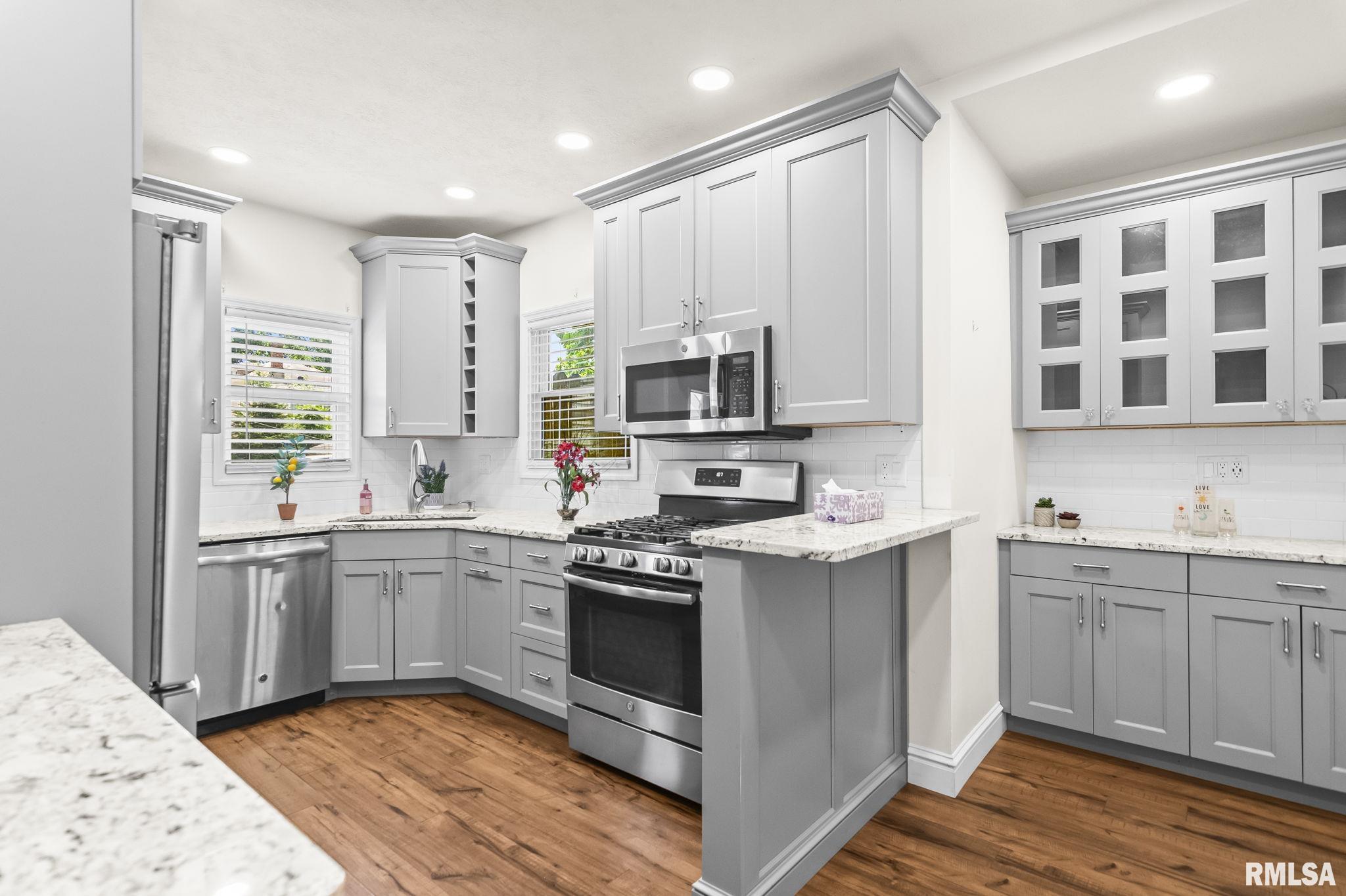 125 Westminster Street Jacksonville, IL 62650 - Photo 17 of 45