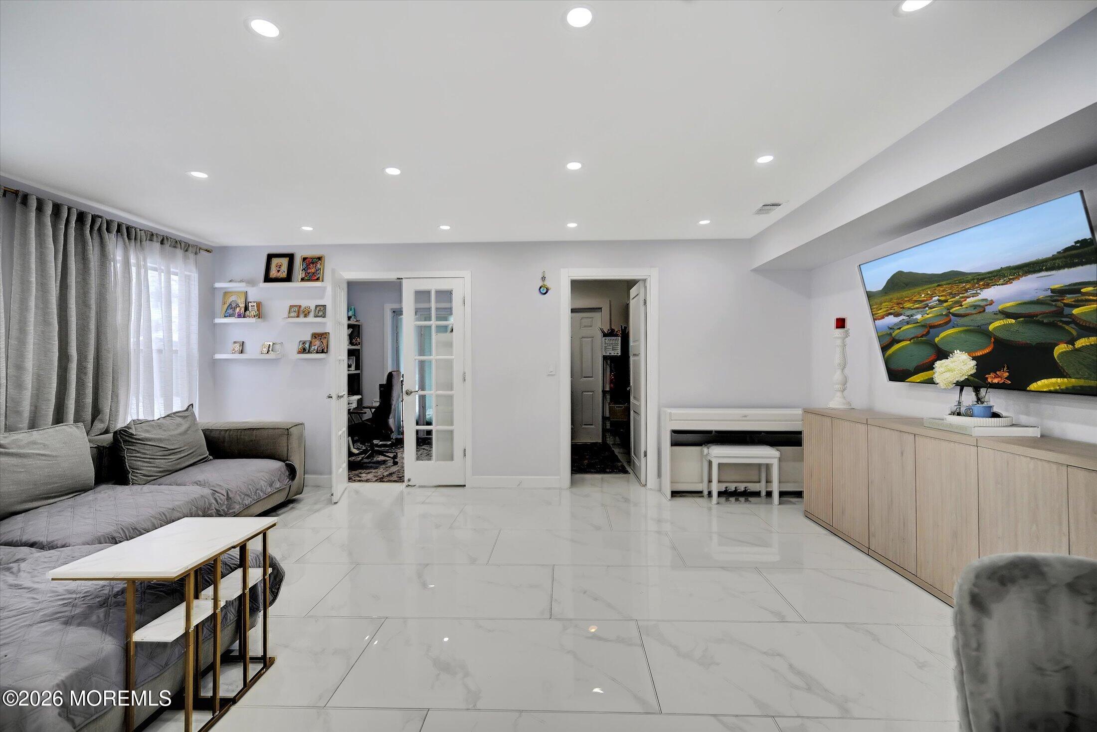 301 Ryan Street Matawan, NJ 07747 - Photo 12 of 40 11-Family Room