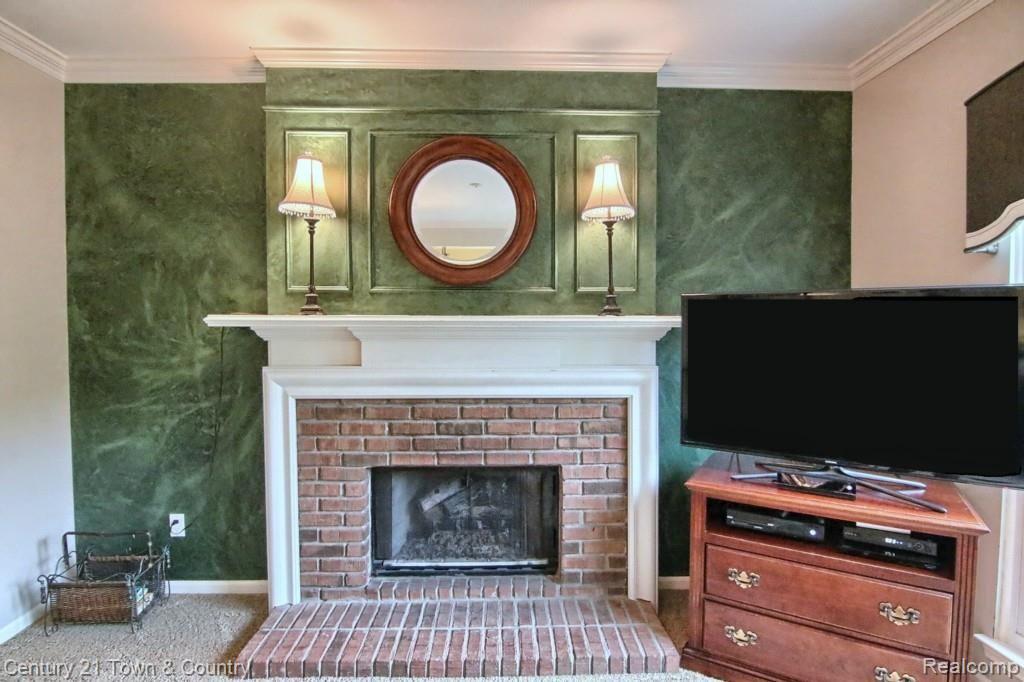 172 Grosvenor Drive Rochester, MI 48307 - Photo 17 of 38 Great_Room_Fireplace.jpg