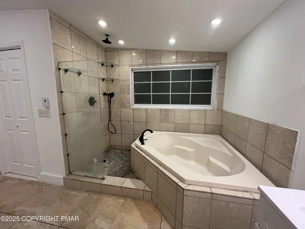 $325,000 | 655 Long Mountain Road, Effort, PA 18330
