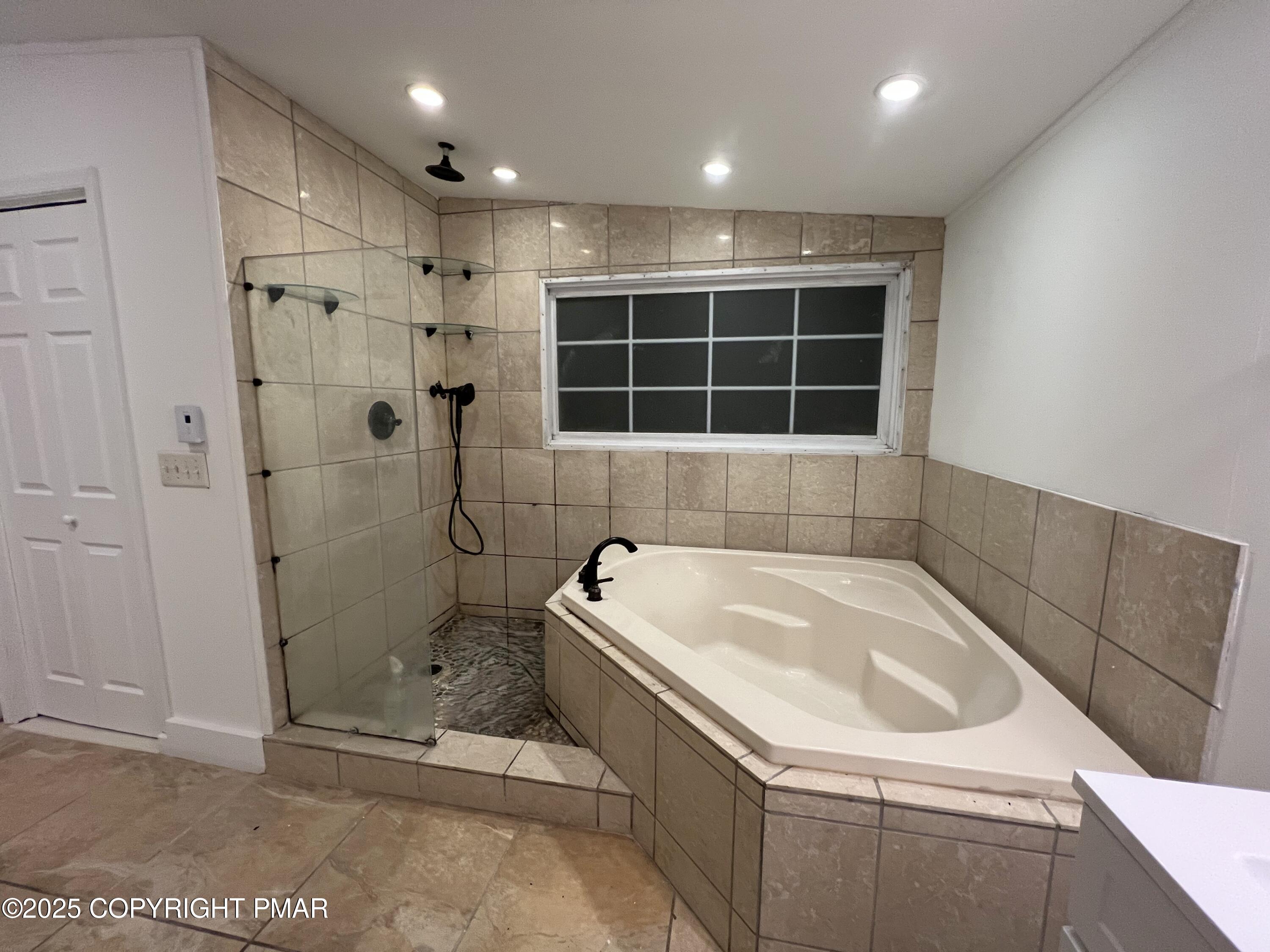 655 Long Mountain Road Effort, PA 18330 - Photo 11 of 19 Photo Dec 26 2025, 5 41 12 AM