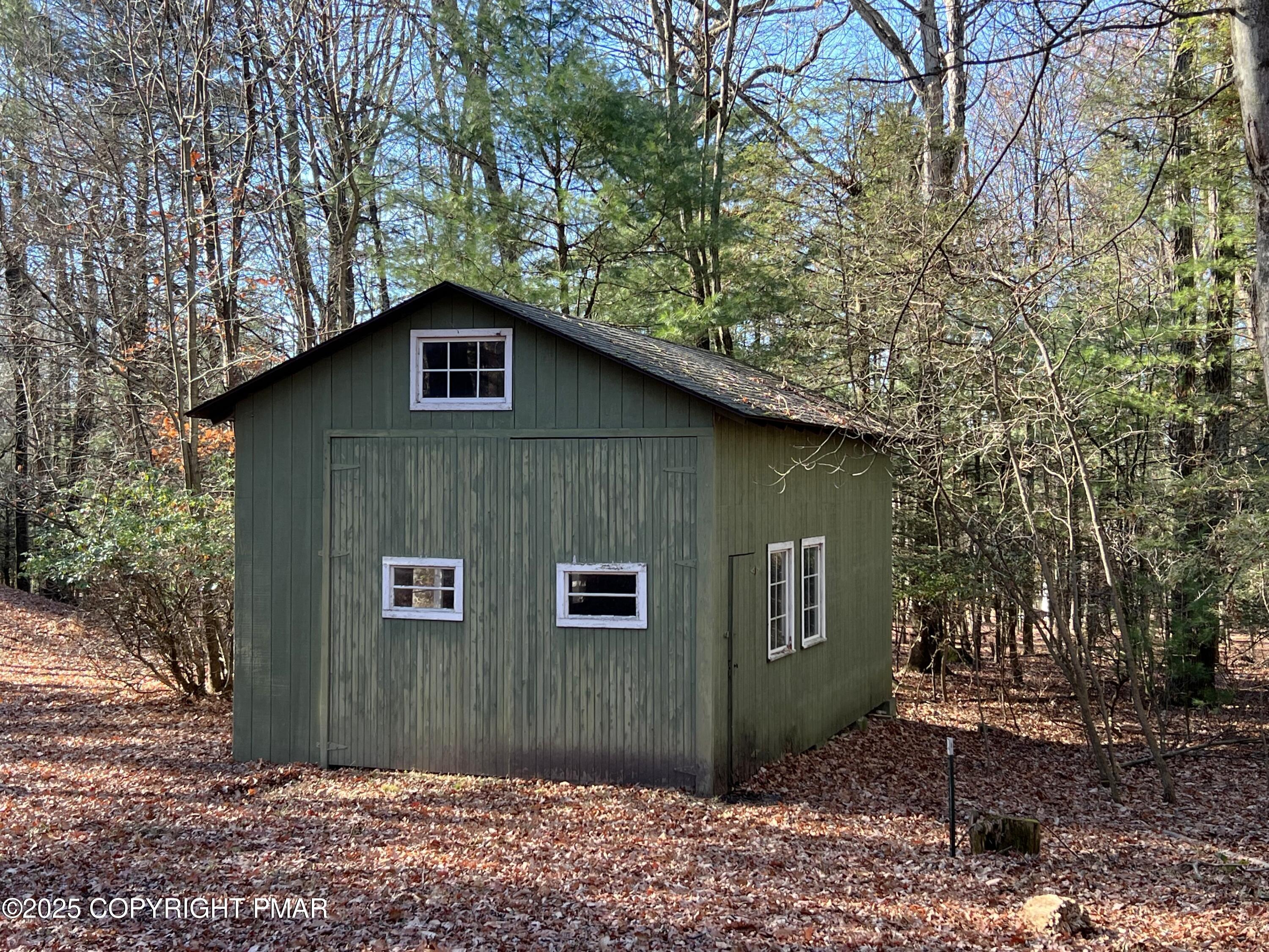655 Long Mountain Road Effort, PA 18330 - Photo 16 of 19 Photo Nov 24 2025, 11 54 22 AM