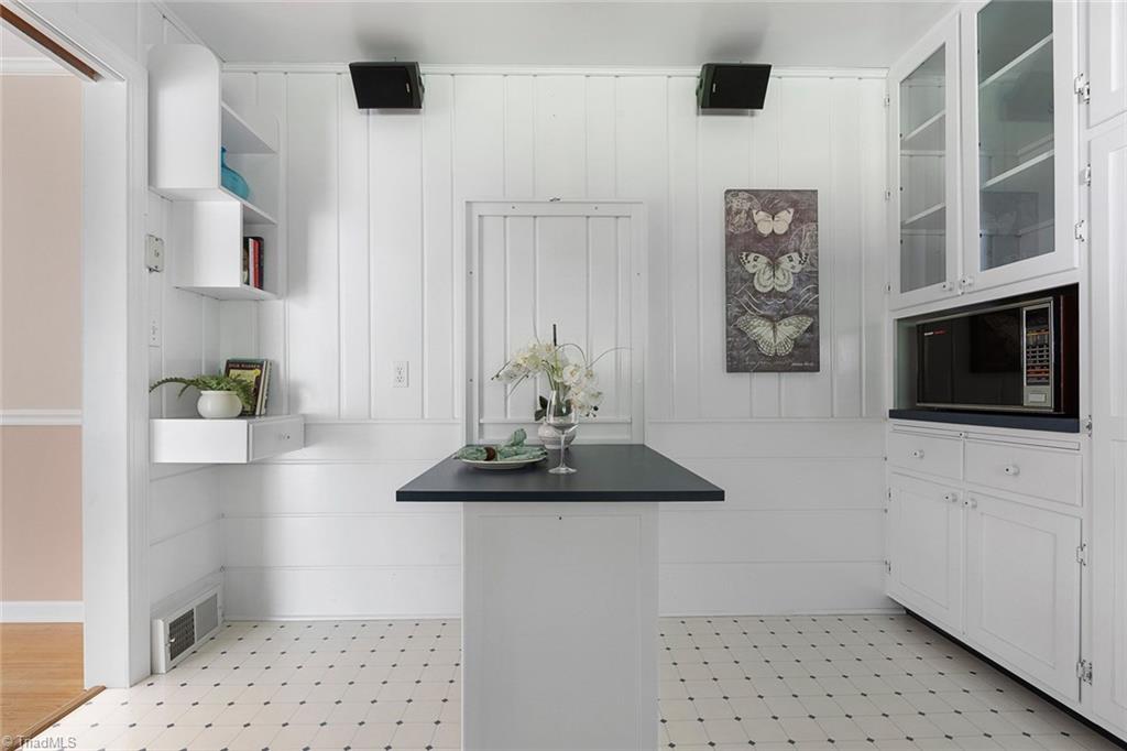 1436 Capri Road Southwest Winston-Salem, NC 27103 - Photo 17 of 30 Gallery Image 17