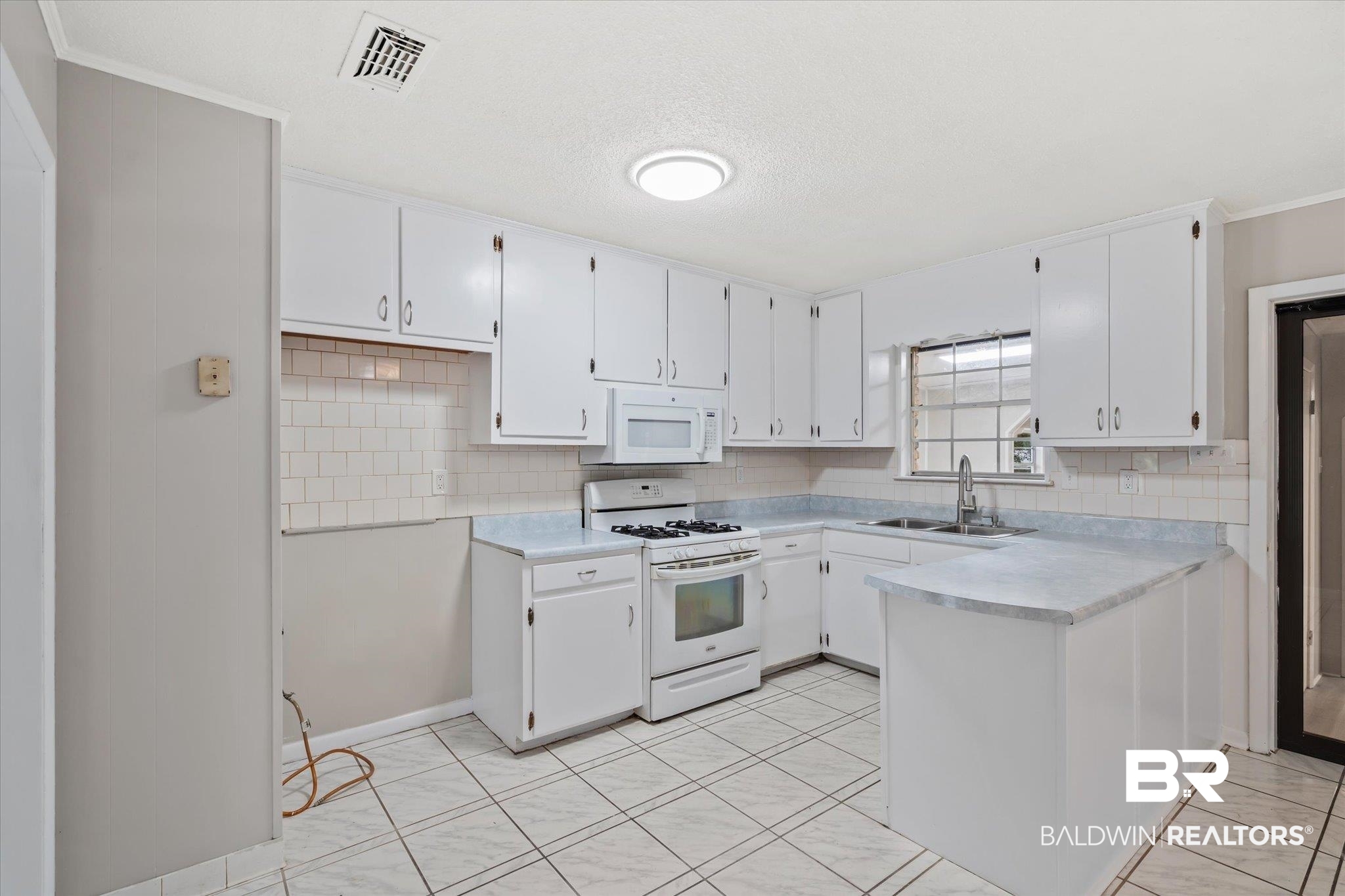 8001 Pawnee Circle Mobile, AL 36695 - Photo 6 of 23