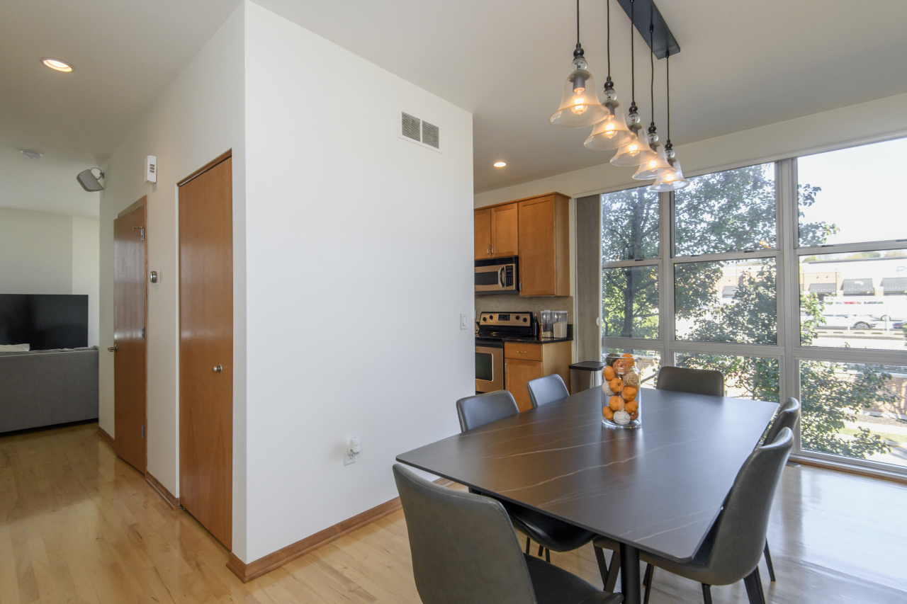 2114 North Commerce Street Milwaukee, WI 53212 - Photo 11 of 35 Floor to Ceiling Windows