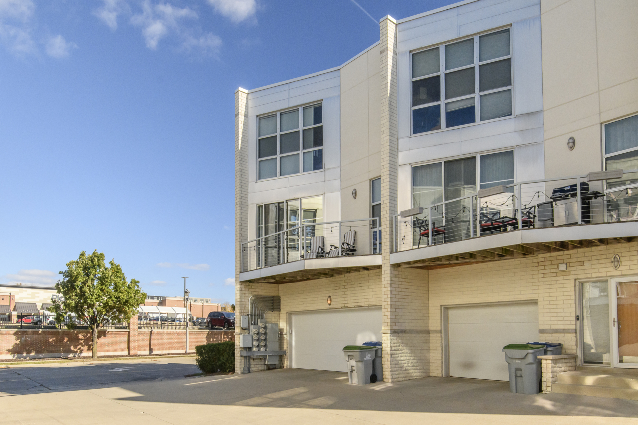 2114 North Commerce Street Milwaukee, WI 53212 - Photo 2 of 35 2 Car Garage and 2 Extra Spots
