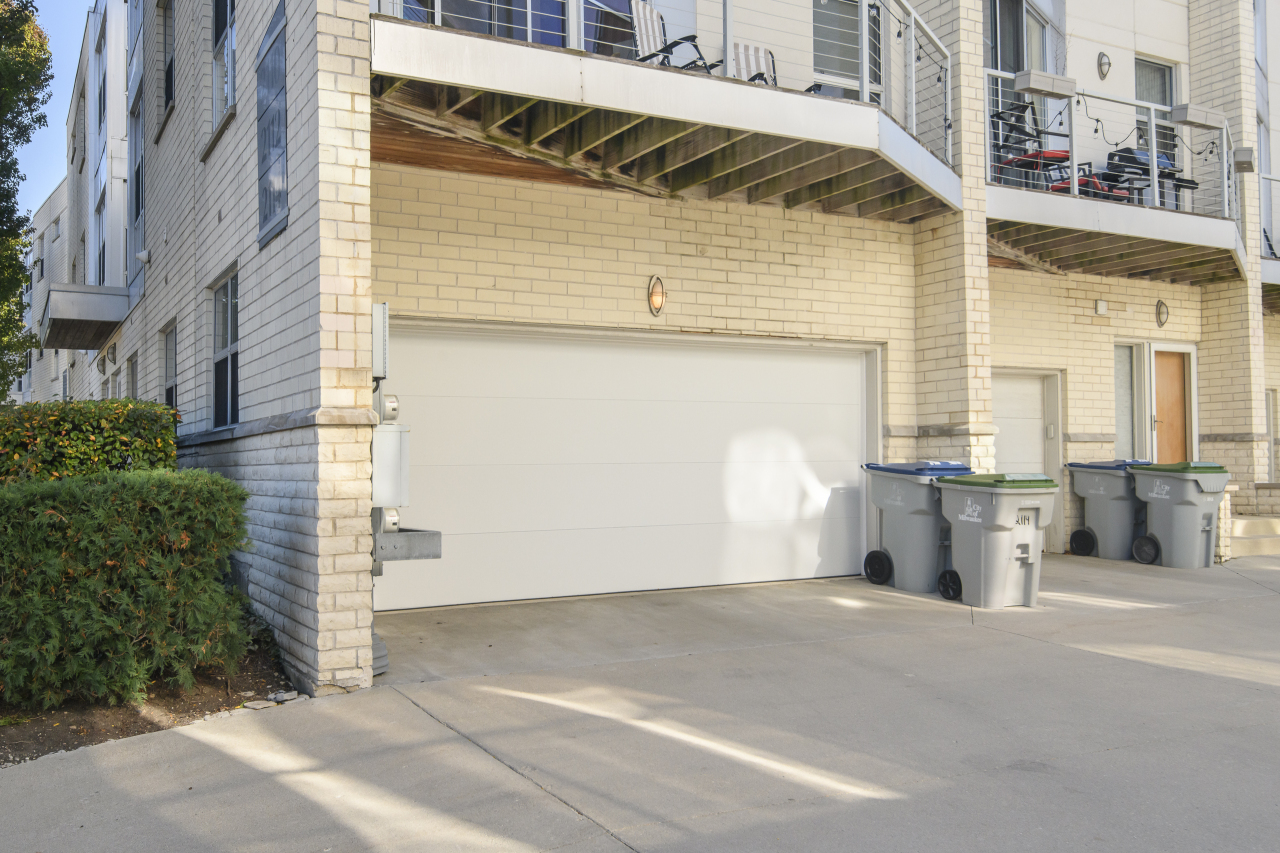 2114 North Commerce Street Milwaukee, WI 53212 - Photo 3 of 35 Private 2 Car Garage