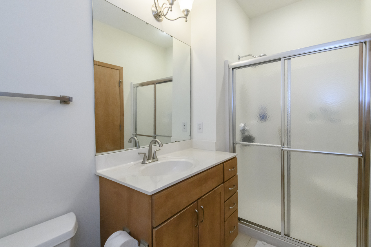 2114 North Commerce Street Milwaukee, WI 53212 - Photo 31 of 35 2nd Full Bathroom