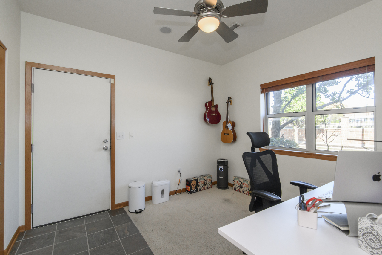 2114 North Commerce Street Milwaukee, WI 53212 - Photo 6 of 35 Flex SpaceMudroom