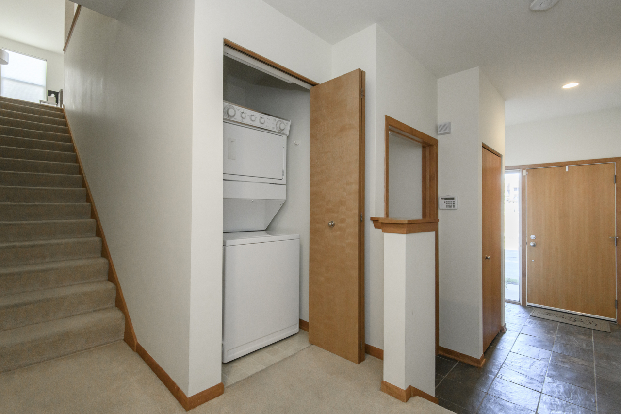 2114 North Commerce Street Milwaukee, WI 53212 - Photo 7 of 35 Private Laundry