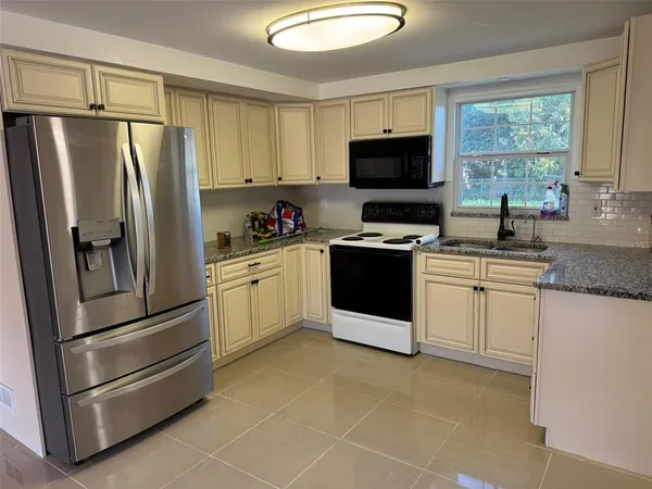 $2,500 | 6980 82nd Avenue North, Pinellas Park, FL 33781