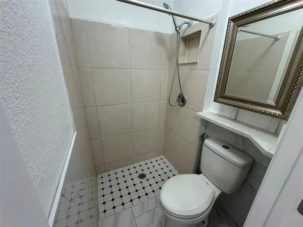 $2,500 | 6980 82nd Avenue North, Pinellas Park, FL 33781