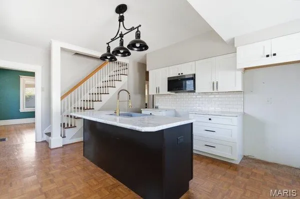 $579,900 | 23 Midpark Lane, Ladue, MO 63124