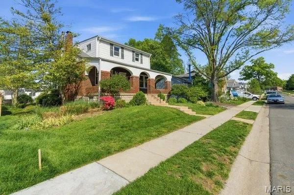 $579,900 | 23 Midpark Lane, Ladue, MO 63124