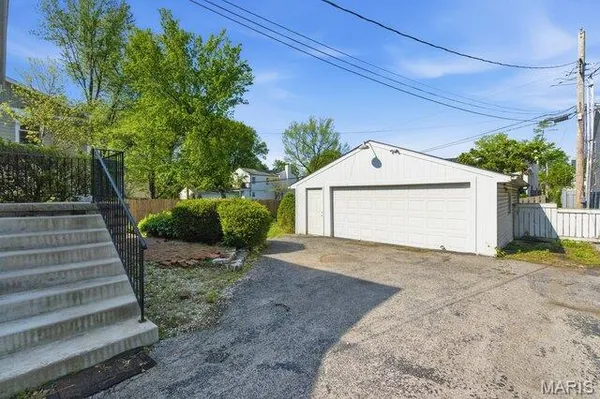 $579,900 | 23 Midpark Lane, Ladue, MO 63124