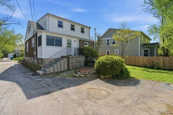 $579,900 | 23 Midpark Lane, Ladue, MO 63124