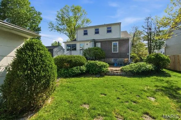 $579,900 | 23 Midpark Lane, Ladue, MO 63124