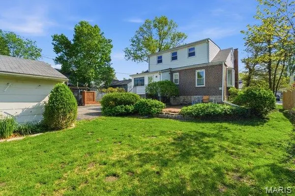 $579,900 | 23 Midpark Lane, Ladue, MO 63124