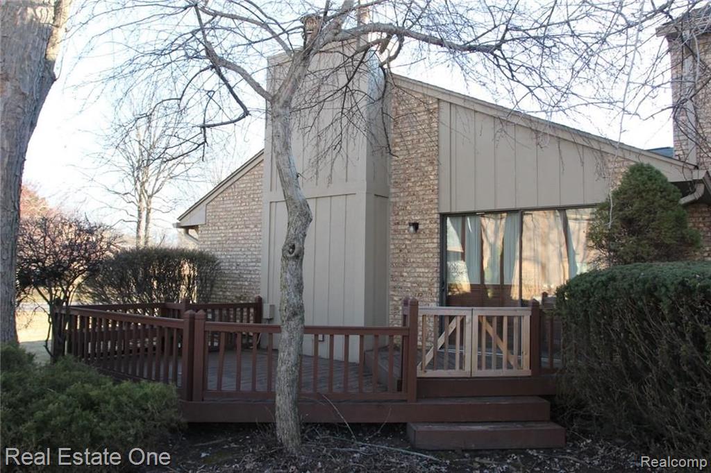 1870 Burning Bush Court Rochester Hills, MI 48309 - Photo 4 of 27