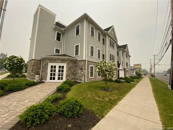 $2,200 | 314 Bridgeport Avenue, Unit 201, Milford, CT 06460