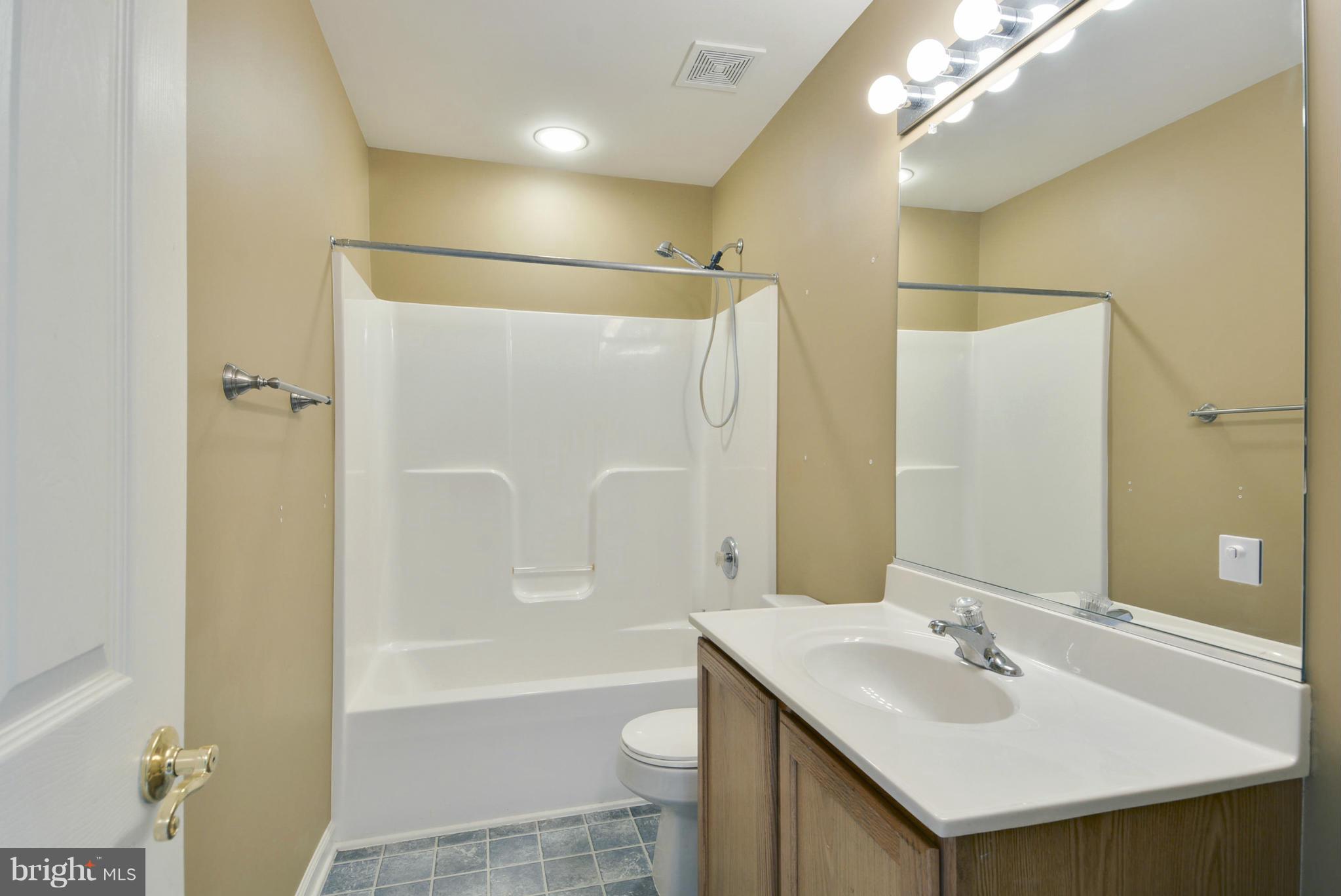 142 Collier Road Grasonville, MD 21638 - Photo 22 of 30 Full Bath shared by secondary bedrooms