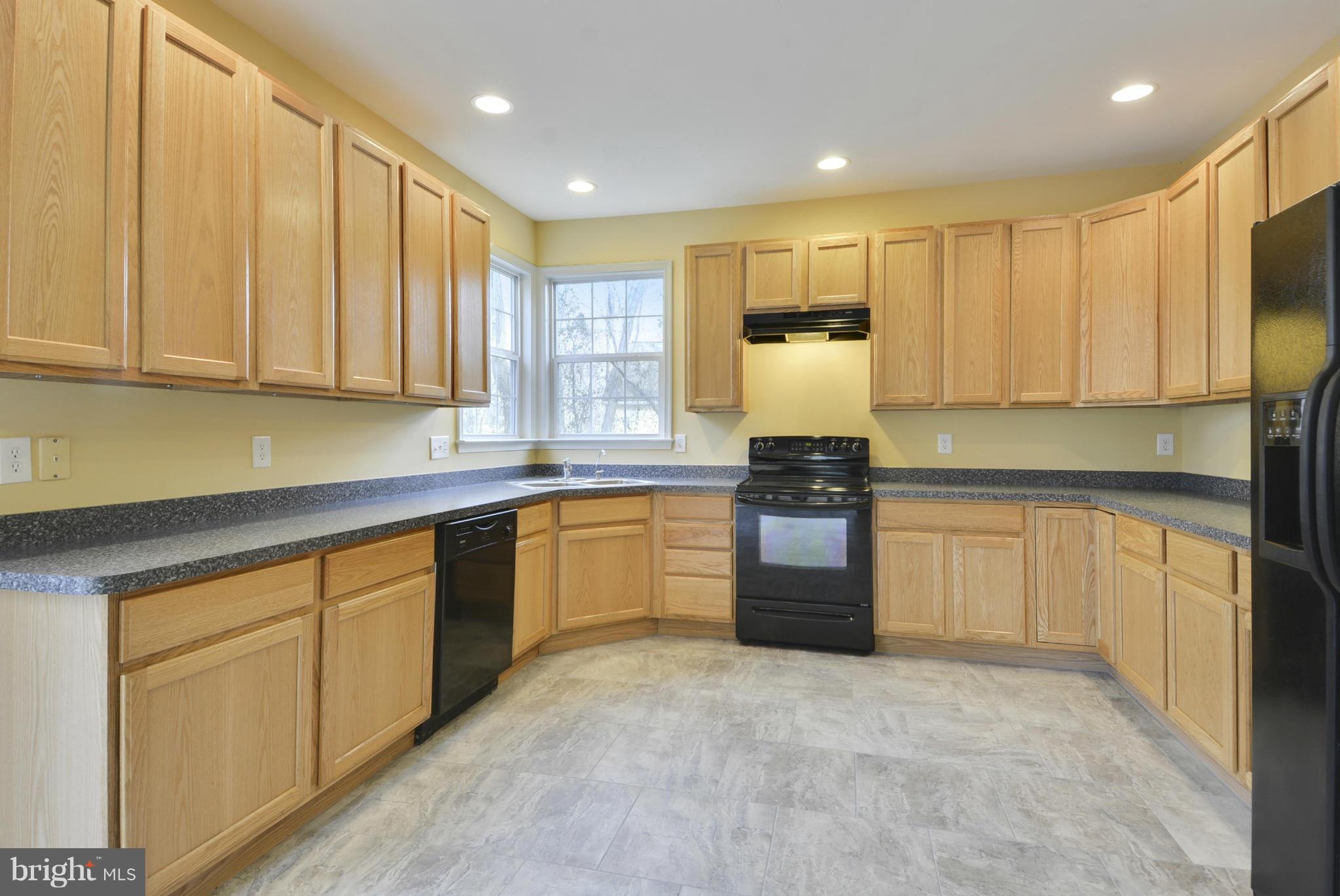 142 Collier Road Grasonville, MD 21638 - Photo 9 of 30 Kitchen ready for you to move right in!