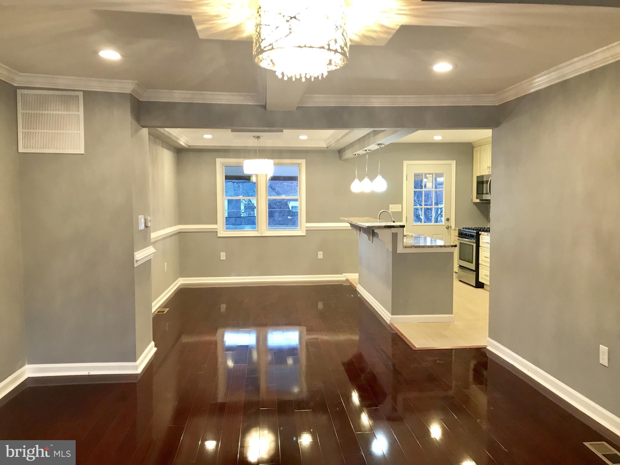 5648 Arnhem Road Baltimore, MD 21206 - Photo 4 of 18 Living Room