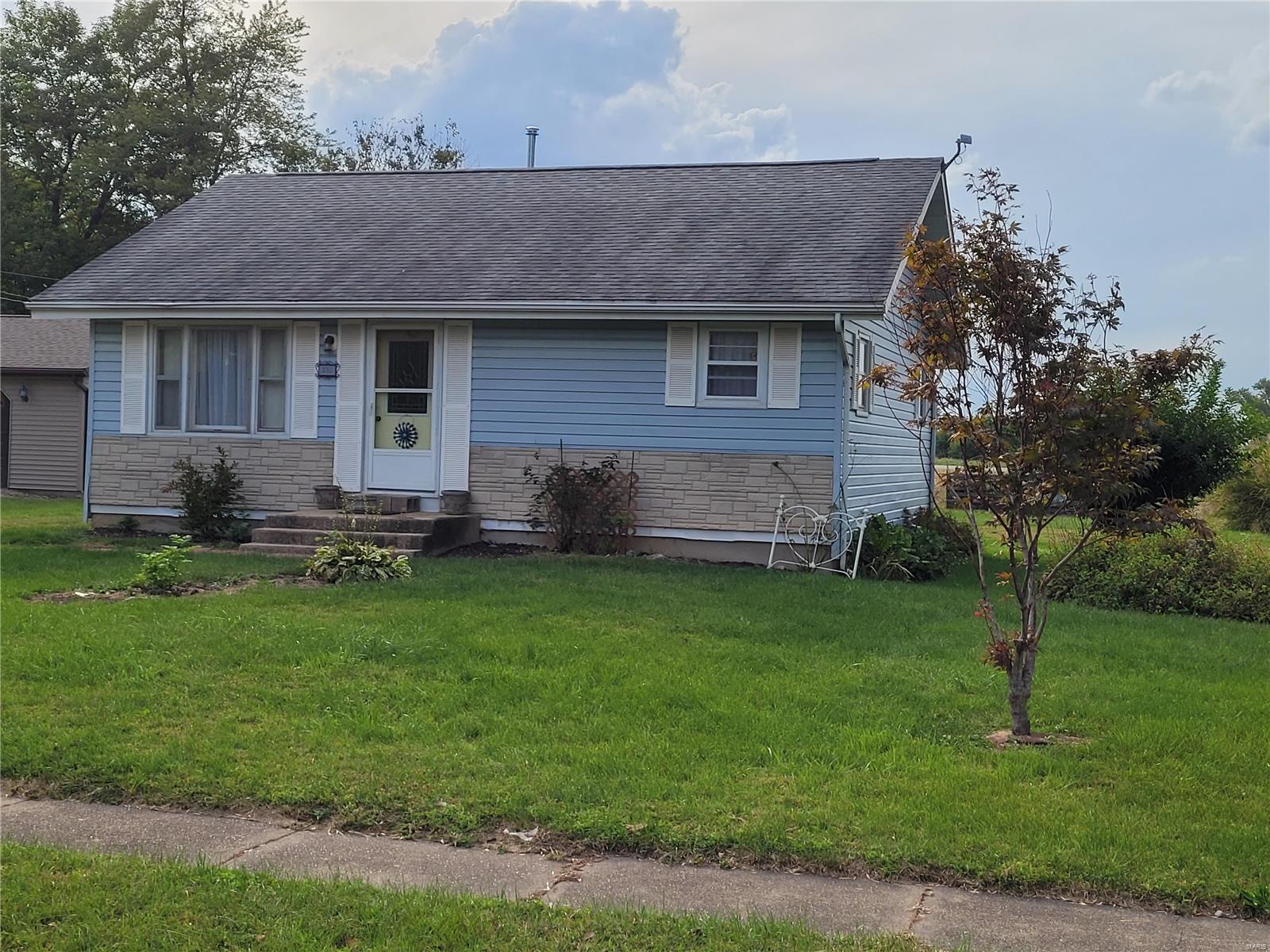 132 Ridge Avenue Irving, IL 62051 - Photo 1 of 27 Gallery Image 1