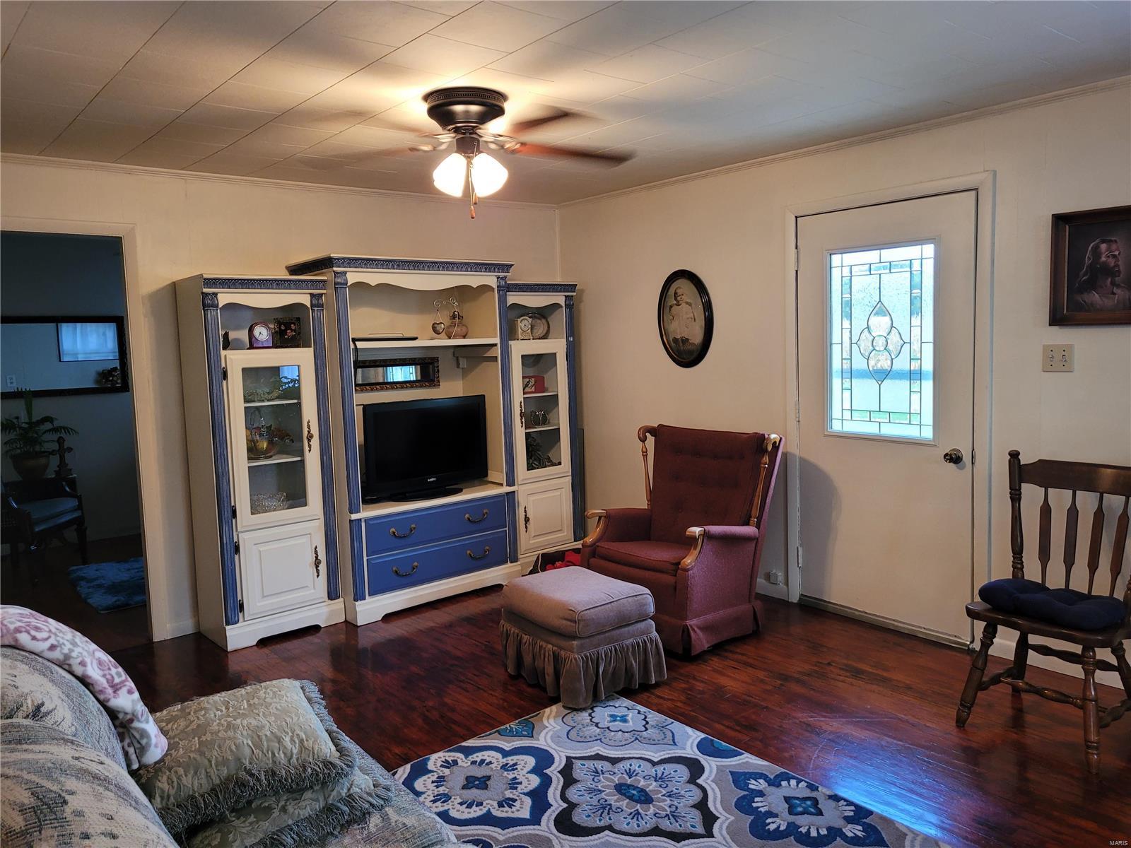 132 Ridge Avenue Irving, IL 62051 - Photo 13 of 27 Gallery Image 13