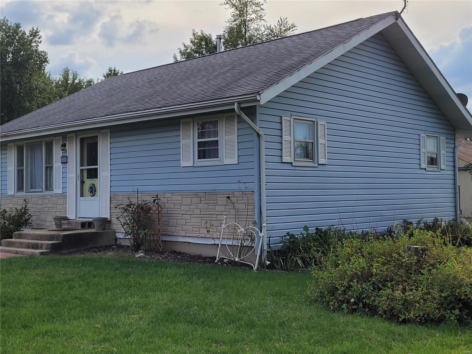 132 Ridge Avenue Irving, IL 62051 - Photo 3 of 27 Gallery Image 3