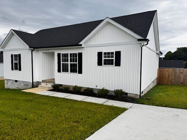 62 Modena Place Decherd, TN 37324 - Photo 14 of 14 a front view of a house with a yard