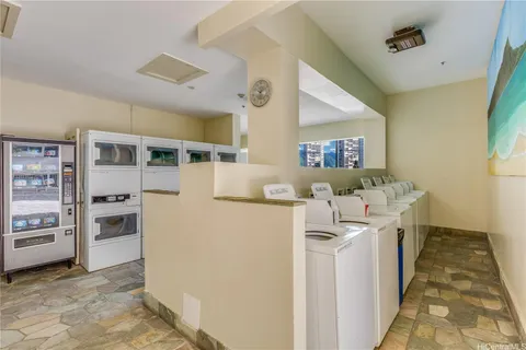 $380,000 | 445 Seaside Avenue, Unit 3505, Honolulu, HI 96815