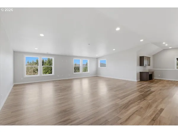 $700,000 | 27579 Riggs Hill Road, Foster, OR 97345