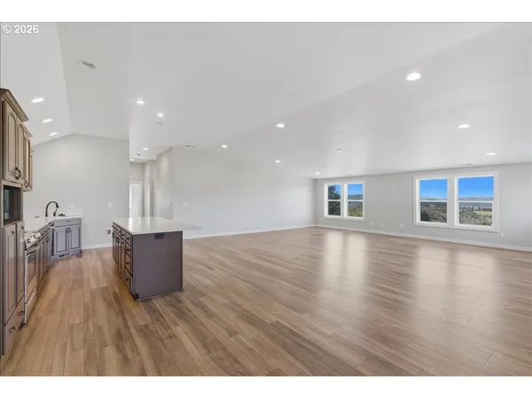 $700,000 | 27579 Riggs Hill Road, Foster, OR 97345