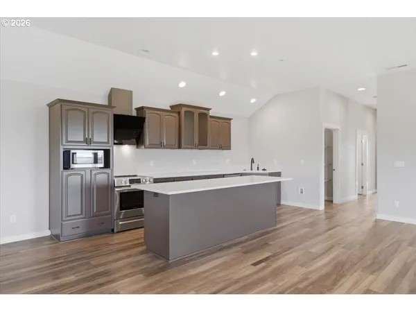 $700,000 | 27579 Riggs Hill Road, Foster, OR 97345