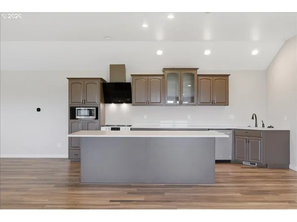 $700,000 | 27579 Riggs Hill Road, Foster, OR 97345