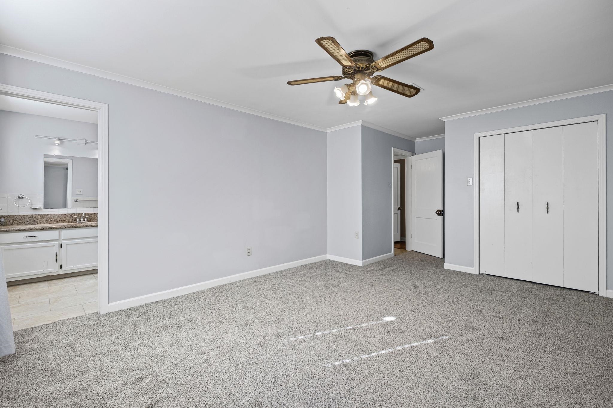 5037 Dee Road Memphis, TN 38117 - Photo 21 of 28 a view of a livingroom with a ceiling fan